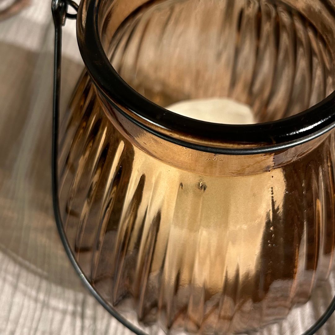 Windlicht aus geriffeltem Glas – Braun