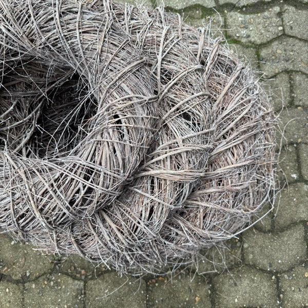 Dekorativer Kranz aus Naturzweigen