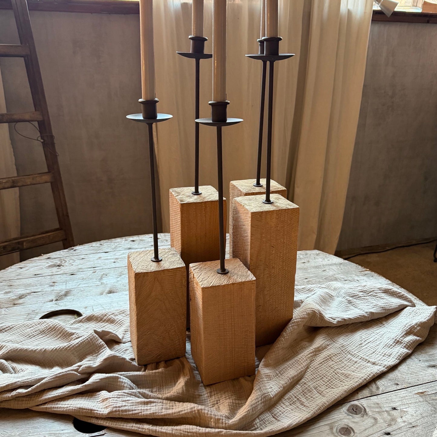 Zeitlose Holzblock-Kerzenständer