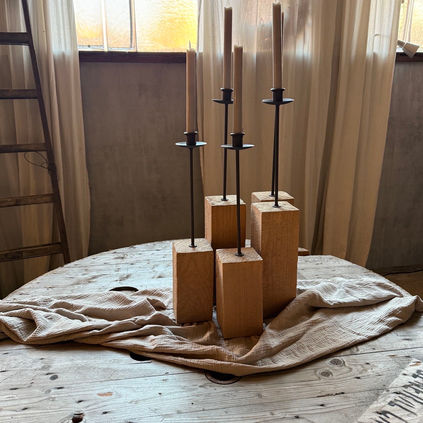 Zeitlose Holzblock-Kerzenständer