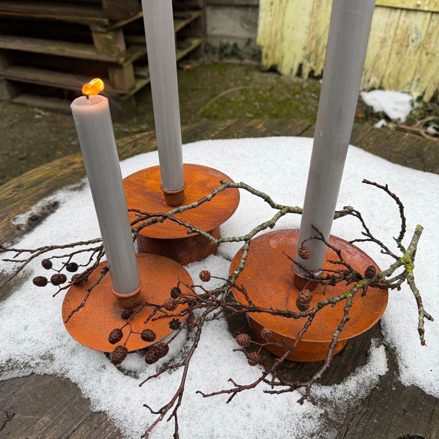 Rostige Kerzenteller