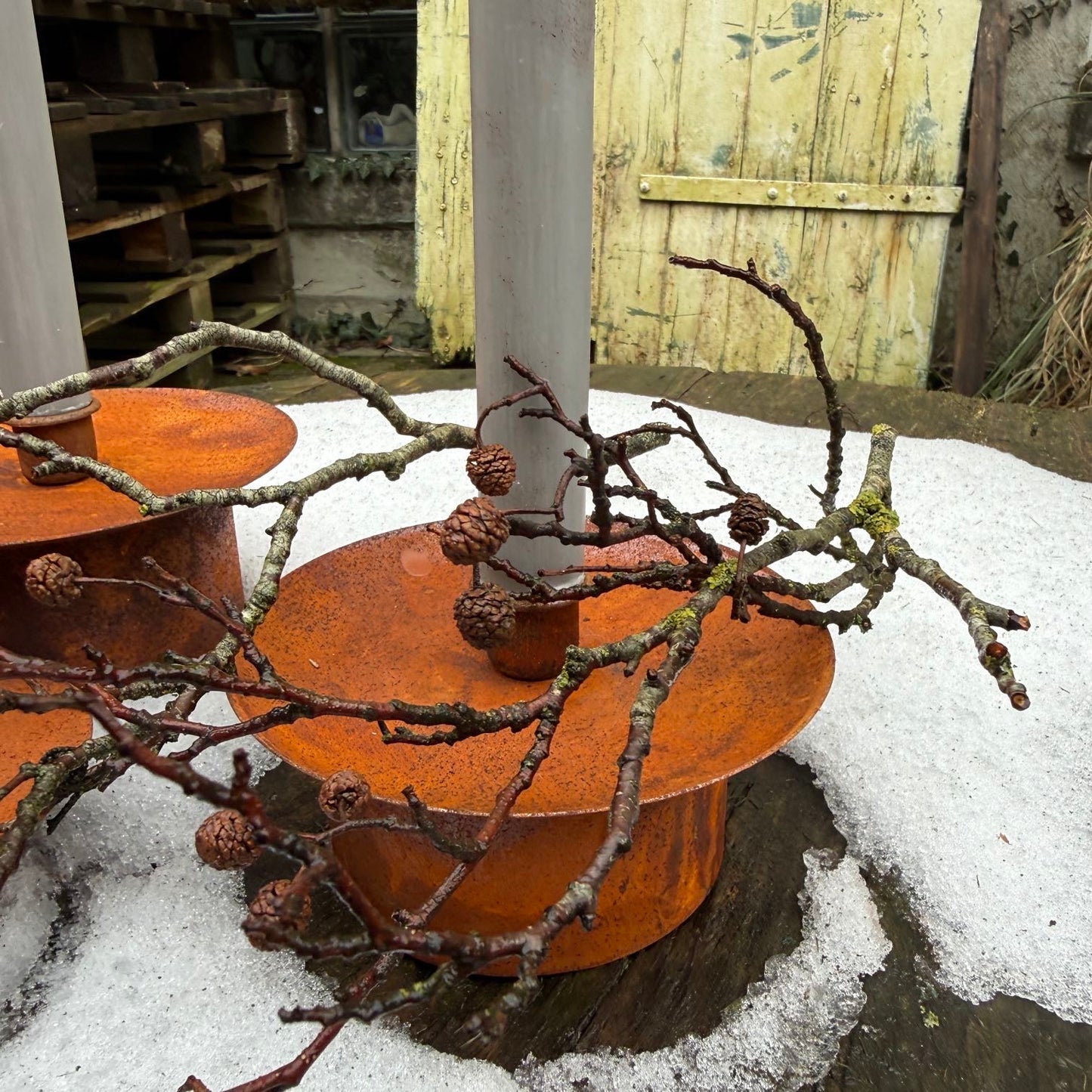 Rostige Kerzenteller