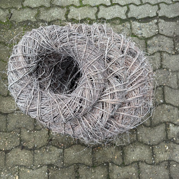 Dekorativer Kranz aus Naturzweigen